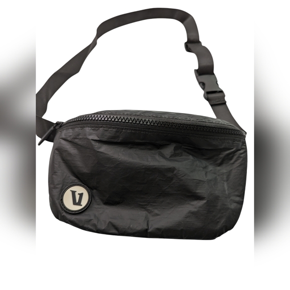 Vuori Aloha Collection Mini Hip Pack Black Belt Bag Fannie Pack Size OS - Picture 2 of 8